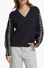 Charger l&#39;image dans la galerie, Laced Up Sleeve Pullover (8002670788816)
