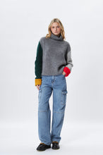 Load image into Gallery viewer, Cruze Sweater (7928604491984)
