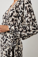 Load image into Gallery viewer, Tyra Blouse (7919937355984)

