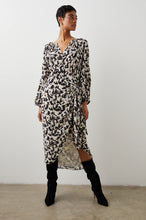 Load image into Gallery viewer, Tyra Blouse (7919937355984)
