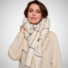 Load image into Gallery viewer, Akke Scarf (7952546201808)
