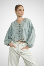 Charger l&#39;image dans la galerie, Denim Embroidery Volume Sleeve Top (8229387501776)
