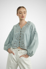 Charger l&#39;image dans la galerie, Denim Embroidery Volume Sleeve Top (8229387501776)
