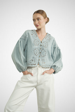 Charger l&#39;image dans la galerie, Denim Embroidery Volume Sleeve Top (8229387501776)
