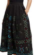 Charger l&#39;image dans la galerie, Geo Embroidered Skirt (7924872577232)
