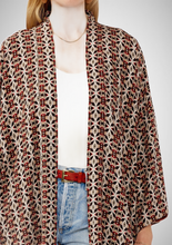 Charger l&#39;image dans la galerie, Reversable Floral Print Kimono (8278388375760)
