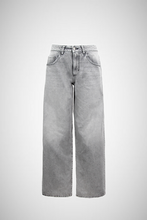 Load image into Gallery viewer, Bea Daddy Low Waist Jean (8256851673296)
