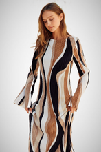 Charger l&#39;image dans la galerie, Wave Print Micro Pleated Maxi Dress (8276756824272)
