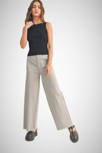 Charger l&#39;image dans la galerie, Viscose Ribbed Knitted Top (8258932474064)
