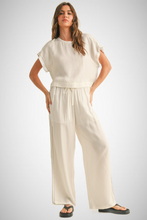 Charger l&#39;image dans la galerie, Viscose Short Sleeve Top (8258932539600)
