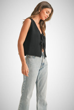 Charger l&#39;image dans la galerie, Tied Front Knitted Vest (8160671727824)
