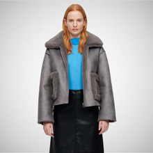 Load image into Gallery viewer, Vera Shearling Coat (7941129273552)
