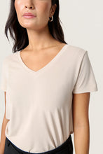 Charger l&#39;image dans la galerie, Columbine V-Neck Ss (8254984650960)
