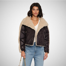 Load image into Gallery viewer, Solas Jacket (7939275653328)
