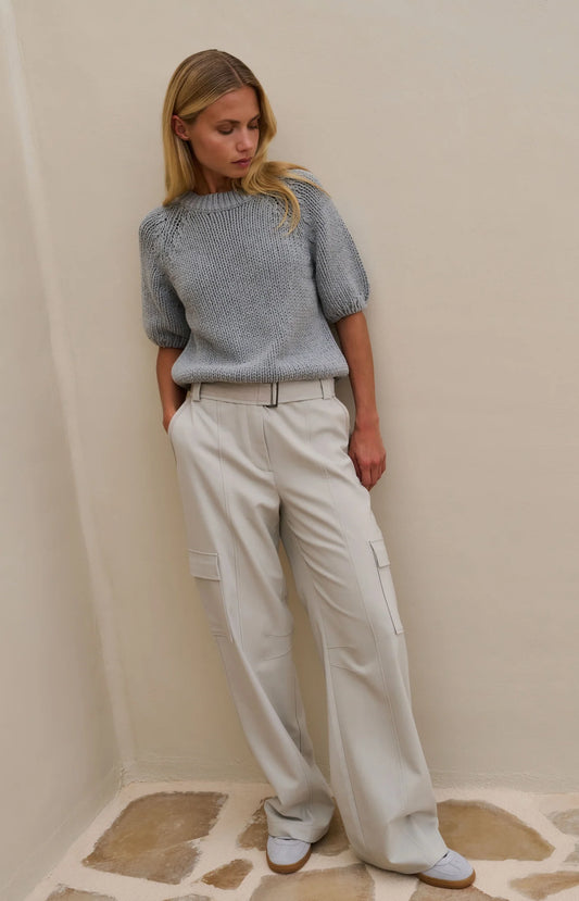 Trousers with cargo pockets, wide legs and matching belt