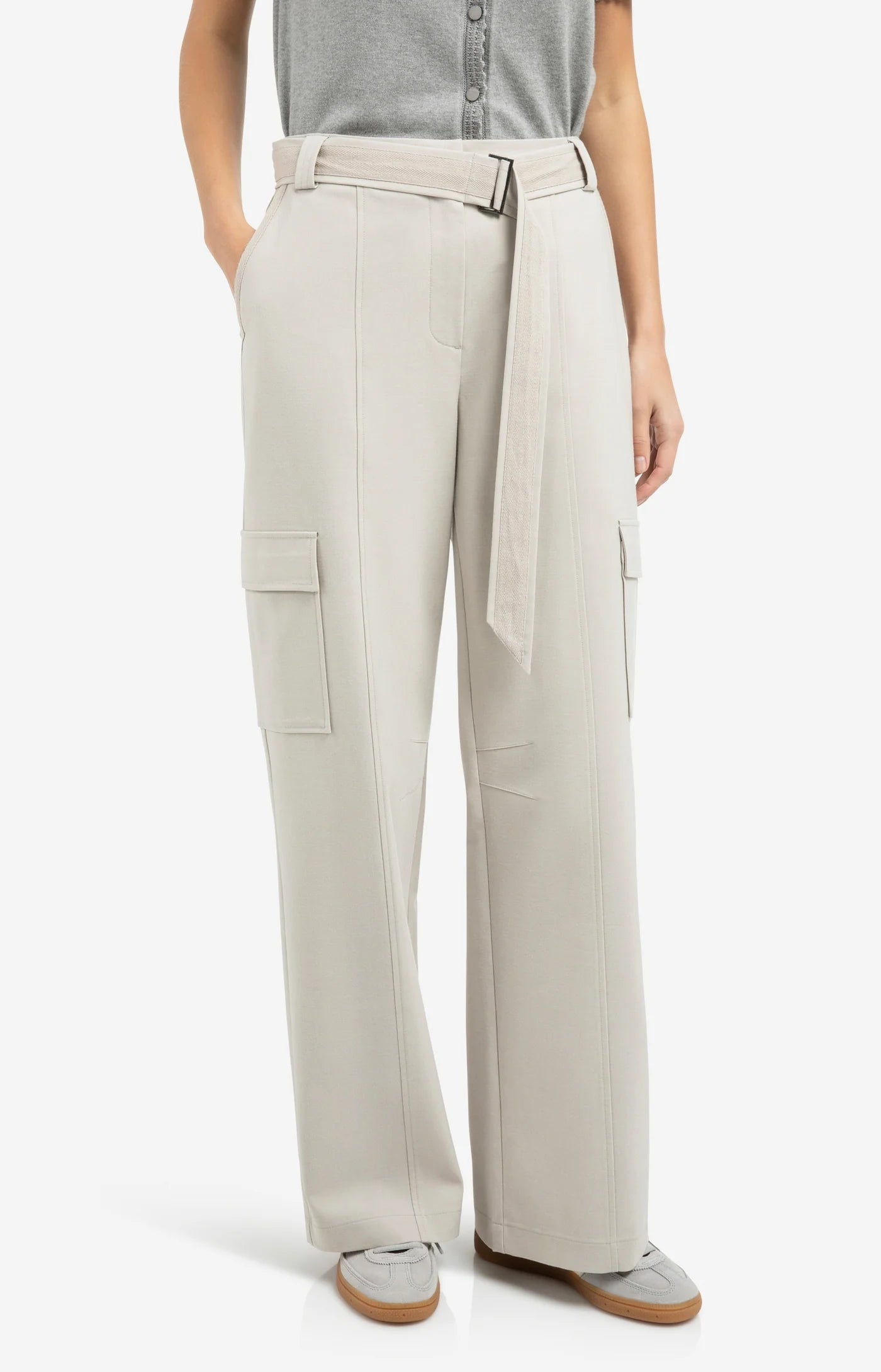 Trousers with cargo pockets, wide legs and matching belt