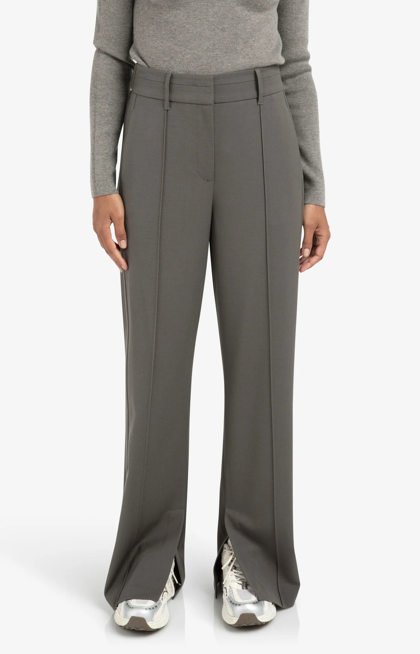 Wide leg trousers with decorative seams and slit