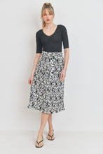 Load image into Gallery viewer, SWEET RAIN - Micro Pleated Black&amp;White Floral Skirt (7346911609040)
