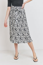 Load image into Gallery viewer, SWEET RAIN - Micro Pleated Black&amp;White Floral Skirt (7346911609040)
