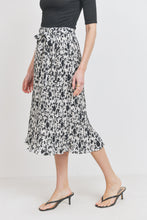 Load image into Gallery viewer, SWEET RAIN - Micro Pleated Black&amp;White Floral Skirt (7346911609040)
