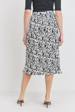 Load image into Gallery viewer, SWEET RAIN - Micro Pleated Black&amp;White Floral Skirt (7346911609040)

