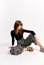 Load image into Gallery viewer, Molly Bracken - Woven Pants (7376038297808)
