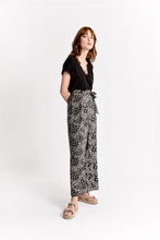 Load image into Gallery viewer, Molly Bracken - Woven Pants (7376038297808)
