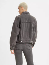 Load image into Gallery viewer, Woman is wearing Levi&#39;s 90&#39;s trucker jacket. The jacket features a pitched silhouette for a distinctly ‘90s feel. (7702060040400)
