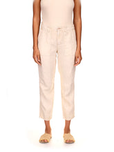 Load image into Gallery viewer, Model wearing Everyday 100% linen pants from Sanctuary (7702011216080)

