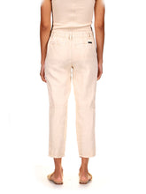Charger l&#39;image dans la galerie, Model wearing Everyday 100% linen pants from Sanctuary (7702011216080)
