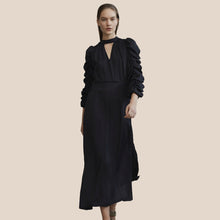 Charger l&#39;image dans la galerie, Sofie Schnoor - Black Midi Dress (7831226220752)
