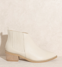 Load image into Gallery viewer, Panelled Chelsea Boots (6810001703120)

