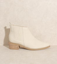 Load image into Gallery viewer, Panelled Chelsea Boots (6810001703120)
