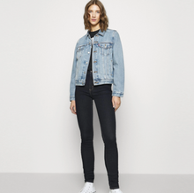 Load image into Gallery viewer, Levis+Women+Original+Trucker+Jacket+All+Smile+Montreal (7337515024592)
