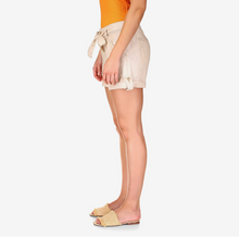 Charger l&#39;image dans la galerie, Model wearing Trailhead Cuffed shorts from Sanctuary with yellow top (7702015639760)
