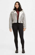 Charger l&#39;image dans la galerie, levis-721-high-rise-skinny-women-jeans-long-shot (7337542287568)
