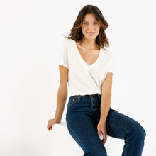 Load image into Gallery viewer, Model wearing Britney  cream T-shirt from Artlove with jeans. (7340993151184)
